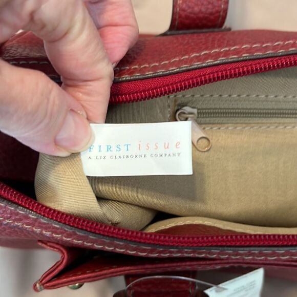 NWT First Issue red pebbled faux leather bag 1 inside & outside pocket zip close - Picture 6 of 13